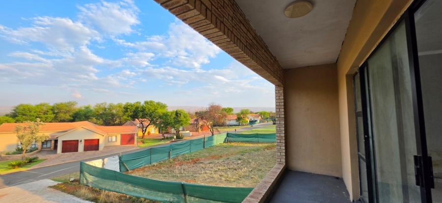 6 Bedroom Property for Sale in Buffelspoort Eco Estate North West